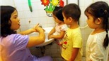 Bộ Giáo dục vào cuộc “hạ nhiệt” bệnh tay chân miệng